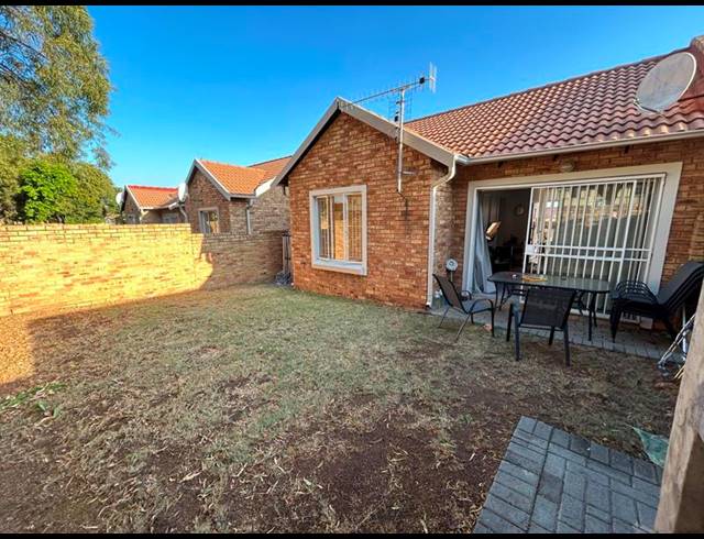 2 BEDROOM PROPERTY TO RENT IN KOSMOSDAL